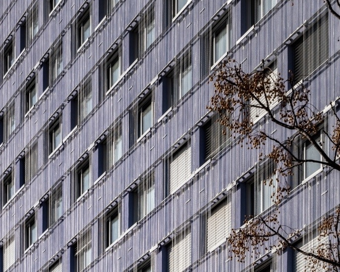 Archikubik Uses Aluminum Chains from Kriskadecor for Facade Cladding